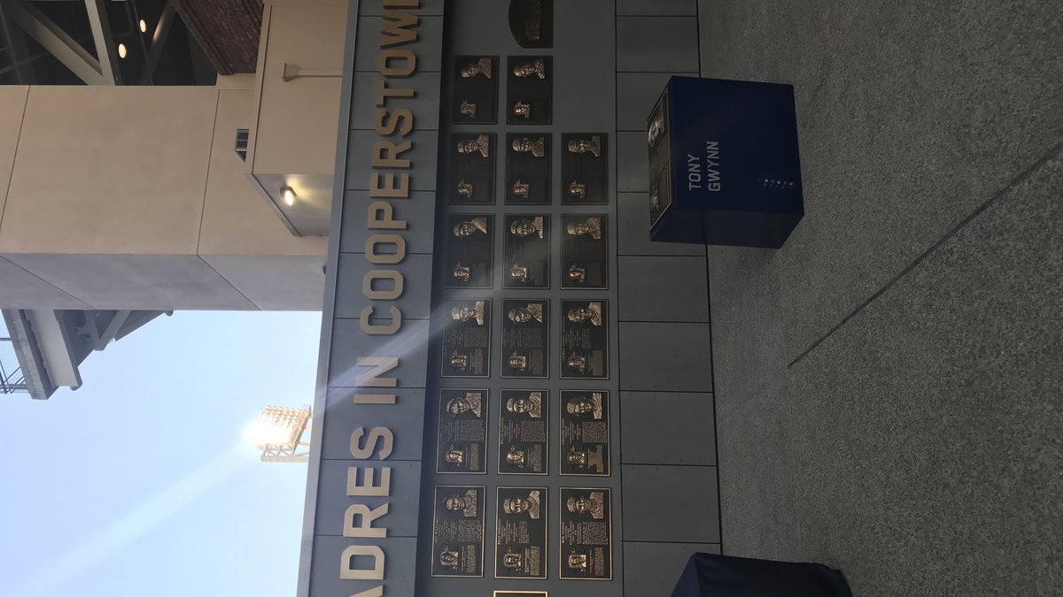 ペトコパーク Padres in Cooperstown 殿堂プレート壁(撮影:管理者)